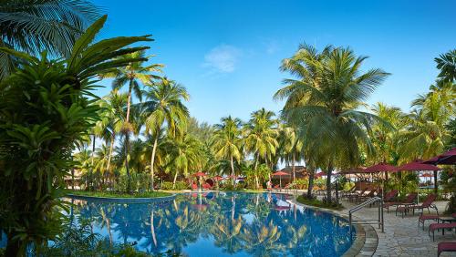 【パークロイヤル】プール（画像提供：SMIトラベル）