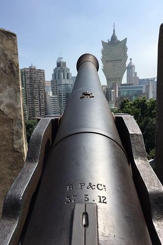 【マカオ】モンテの砦：マカオ市内に向けて大砲を打つ写真が撮れます！