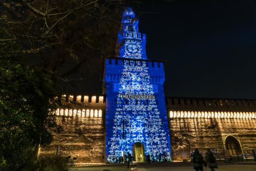 ミラノクリスマスツリー（C) “Progetto Piano B ”www.jpg