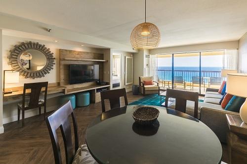 ■ワイキキビーチタワー／Two-Bedroom-Oceanfront-Dining-Table