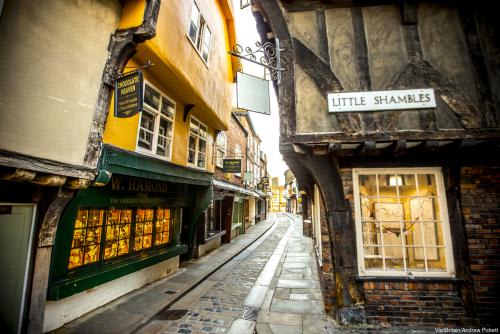 【ヨーク】ハリーポッターのロケ地となった「シャンブルズ通り」イメージ／VisitBritain/Andrew Pickett