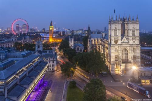 【ロンドン】ウェストミンスター寺院と市街(C)VisitBritainImages/Julian Elliott