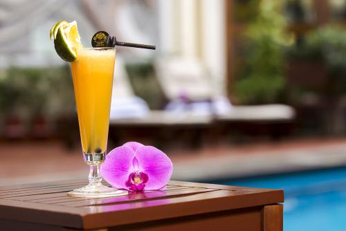 マジェスティック／中庭のプールで優雅なひとときを