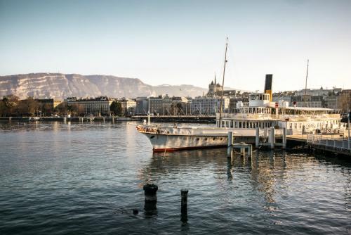 【ジュネーヴ】レマン湖周辺とアルプス/イメージ 写真：スイス政府観光局/ Markus Aebischer