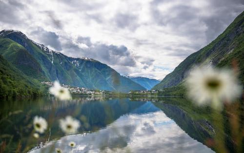 ソグネフィヨルド イメージ(c)Sverre Hjornevik  www.fjordnorway.com