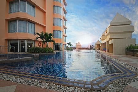 【Duangtawan Hotel Chiang Mai】開放的なパブリックスイミングプール