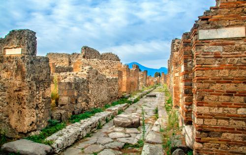 【ポンペイ】　ヴェスヴィオ山とポンペイ跡地（イメージ）