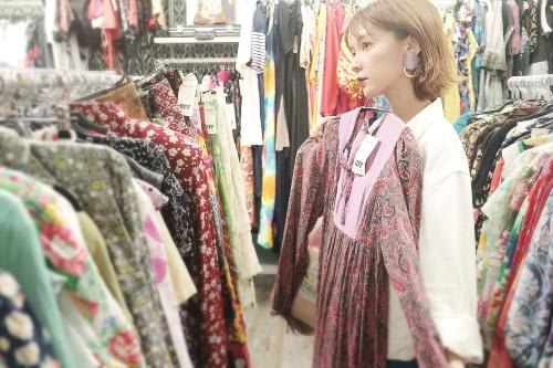 【ヘルシンキ】古着屋さんでお気に入りのドレスを見つける／イメージ