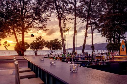 【Double Tree By Hilton Phuket Banthai Resort】ビーチの側にある「Blah Blah Bar」(ホテル提供)