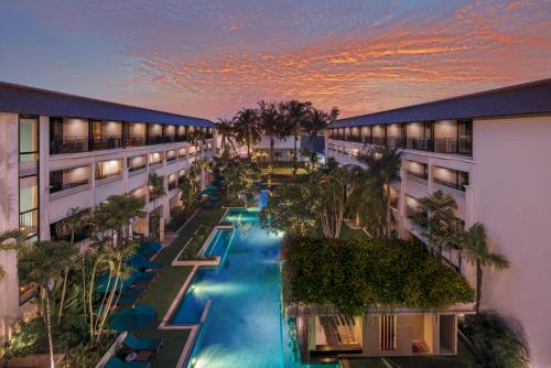 【Double Tree By Hilton Phuket Banthai Resort】ホテルの真ん中にプールがございます(ホテル提供)
