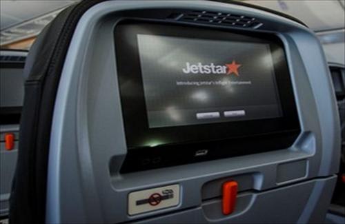 (C)ジェットスター航空（機内イメージ）USBポートで充電が可能！