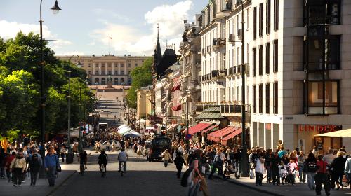 【オスロ】カール・ヨハン通り(c)Nancy Bundt - Visitnorway.com