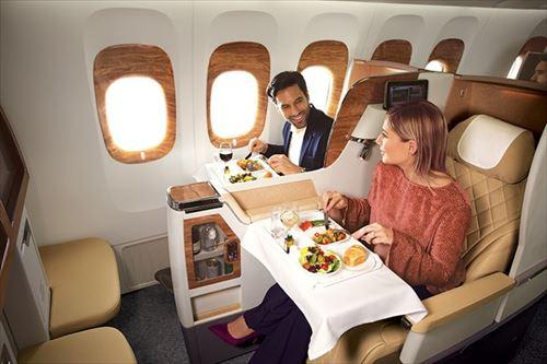 エミレーツ航空B777ビジネスクラス機内食イメージ(C)エミレーツ航空