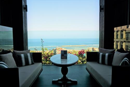 【ジ アプルヴァ ケンピンスキー】海を眺めながらアフタヌーンティーを楽しめる「SELASAR DELI 」