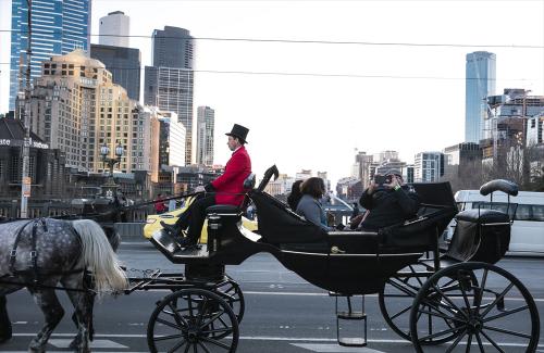 ≪メルボルン≫馬車に乗って市内を観光(C)Tourism Australia