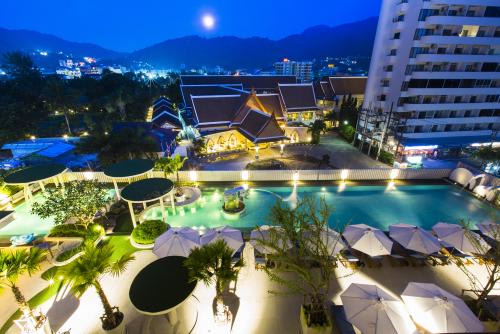 【Ramada by Wyndham Phuket Deevana Patong】ナイトプールもあります♪(ホテル提供)