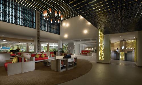 【ゴールデンサンズ】メインロビー（画像提供：SMIトラベル）