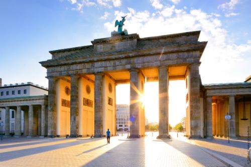 【ベルリン】ドイツの象徴的な場所の一つ「ブランデンブルク門」(C) ドイツ観光局