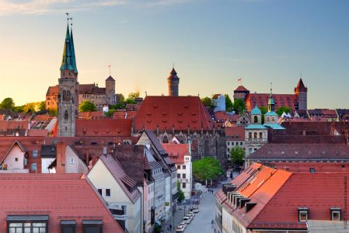 【ニュルンベルク】南ドイツらしい赤い屋根の街並みが続きます (C) ドイツ観光局
