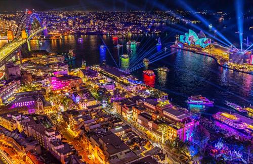 ≪シドニー≫街中がライトアップされています！（ビビッドシドニー）(C)Destination NSW