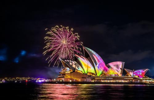 ≪シドニー≫クルーズから眺めるオペラハウスは格別です！（イメージ）(C)Destination NSW