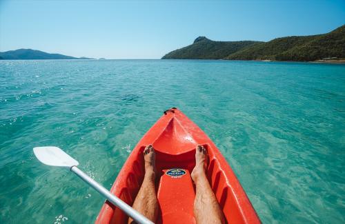 【ハミルトン島】美しい海でアクティビティを楽しみましょう♪(C)Tourism and Events Queensland