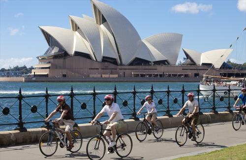 ≪シドニー≫オペラハウスを眺めながらシドニーの街中をレンタサイクルで散策♪(C)Destination NSW