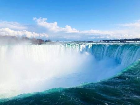 *テーブルロックからのナイアガラの滝の眺め（弊社スタッフ撮影）