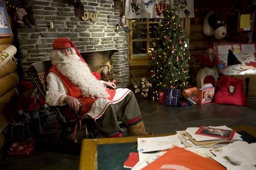 【ロバニエミ】サンタクロース村メインオフィス勤務のサンタクロース / イメージ(C)Visit Rovaniemi