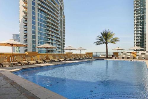 Ramada Hotel & Suites by Wyndham Dubai JBR プール／イメージ