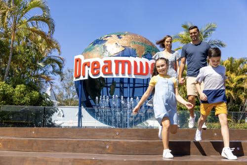 家族みんなで楽しめる！ドリームワールド(C)Tourism Australia