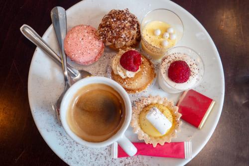 【パリ】カフェのスイーツ（イメージ）