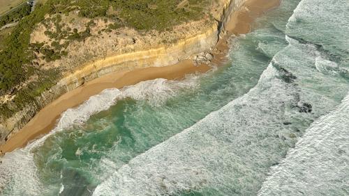 グレートオーシャンロード｜ヘリ遊覧で観る絶景！