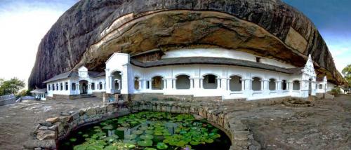 ダンブッラ石窟寺院２