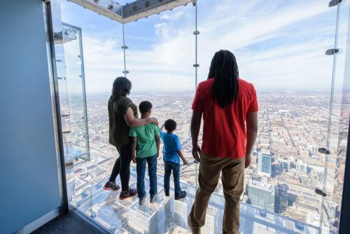 *ウィリス・タワーのスカイデッキ イメージ／(C)Ranvestel Photographic