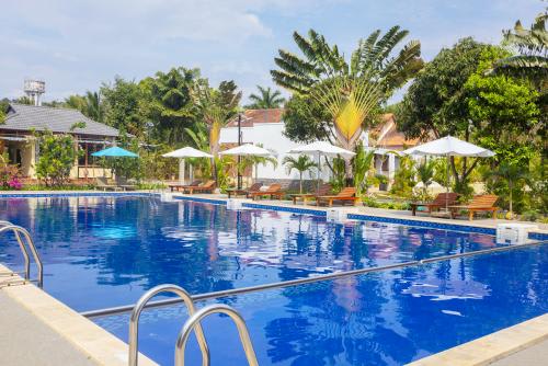 ハーバルリゾート　プール