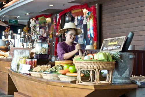 【バイヨークスカイ】75階にあるバイヨーク水上マーケット /イメージ (C) Hotel Skip