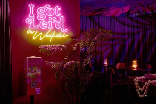【ローマーハウス ワイキキ】The Lei Stand Waikiki Cocktail Bar／イメージ