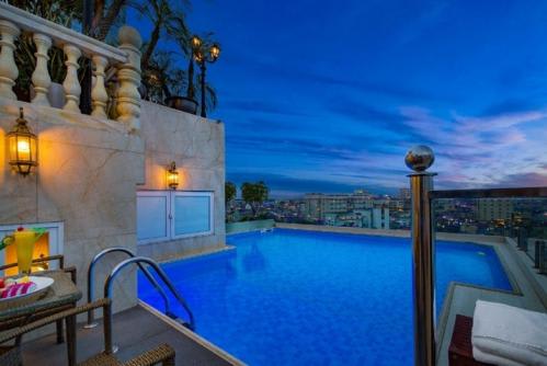 チャンプトンホテル　プール