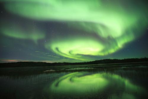【イエローナイフ】夏のオーロラ／イメージ(C)TRANS ORBIT CANADA TOURS
