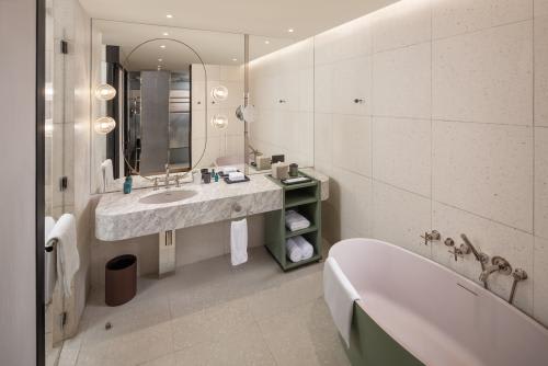 ニューワールド　ホイアナビーチリゾート　バスルーム