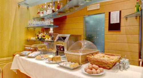 HOTEL COROT 朝食会場イメージ／(C)ベッツオンライン