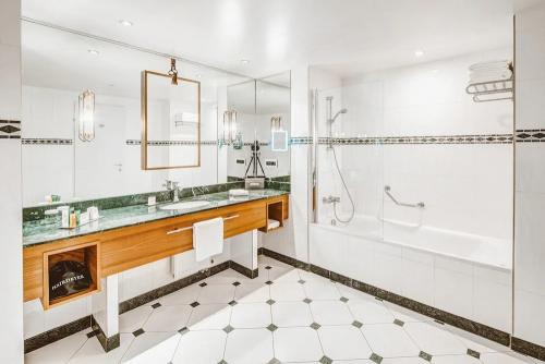 【ドブロブニク】Hilton Imperial Dubrovnik/バスルーム一例