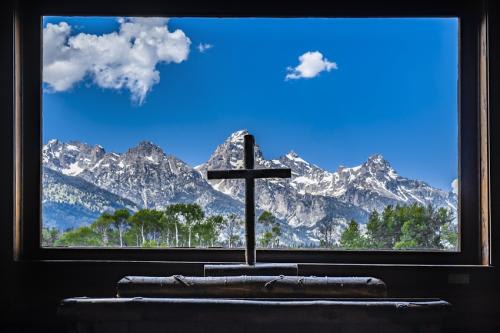 【ソルトレイクシティ】グランドティトン国立公園にあるトランスフィギュレーション礼拝堂／イメージ(C)Scenic Airlines Japan