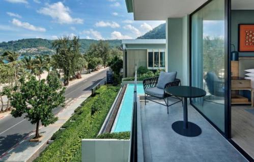 【Four Points By Sheraton Phuket Patong Beach Resort】ダブルルーム　バルコニー付き/お部屋一例