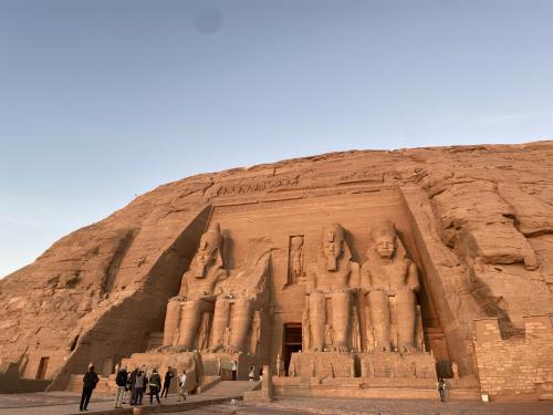 【アブシンベル】アブシンベル神殿の朝日(C)SaLongo Tour Operator