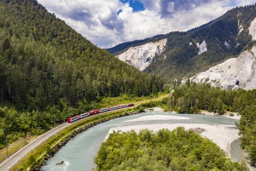 氷河特急 ライン渓谷(イメージ)写真:スイス政府観光局/Jan Geerk