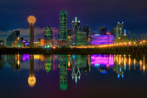 *ダラスの夜景 画像提供：DFW