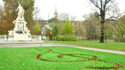【ウィーン】ブルグ公園内のモーツァルトの像（イメージ／社員撮影）