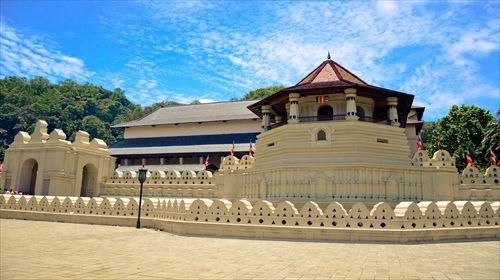 青空と仏歯寺／イメージ